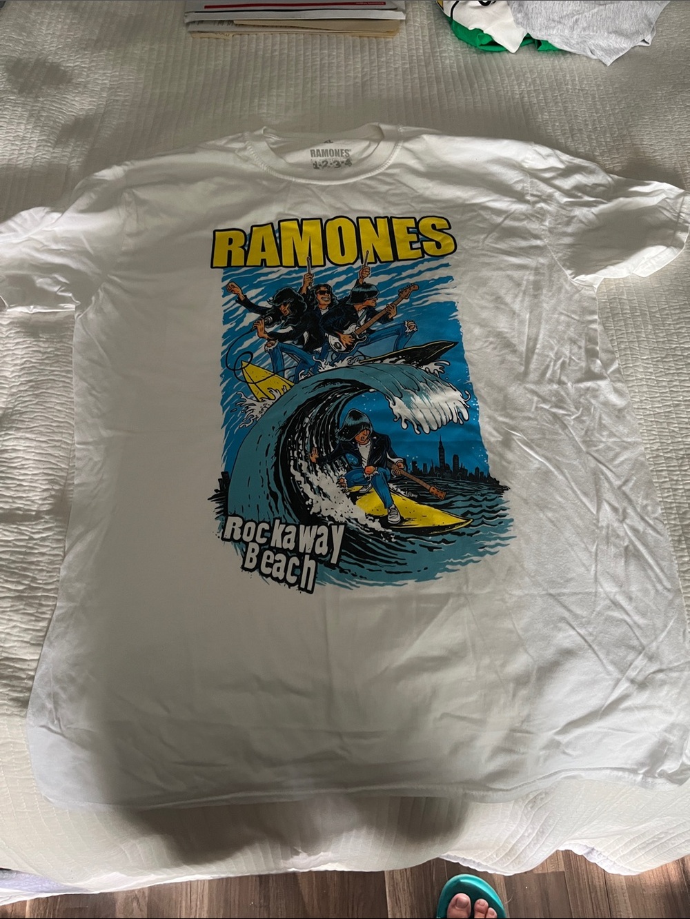 Ramones White Short-Sleeve Graphic Tee - Surf Design